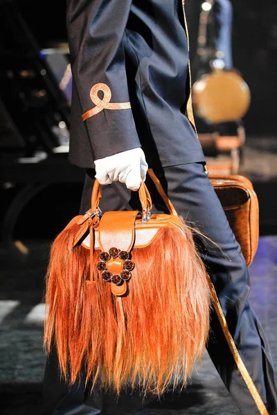 Look 97